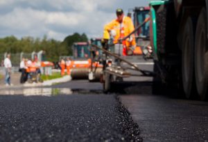 Налоговики перечислили средства на ремонт дорог в регионах