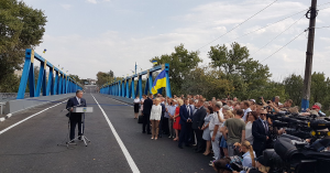 Президент Украины рассказал, сколько будет потрачено на ремонт дорог