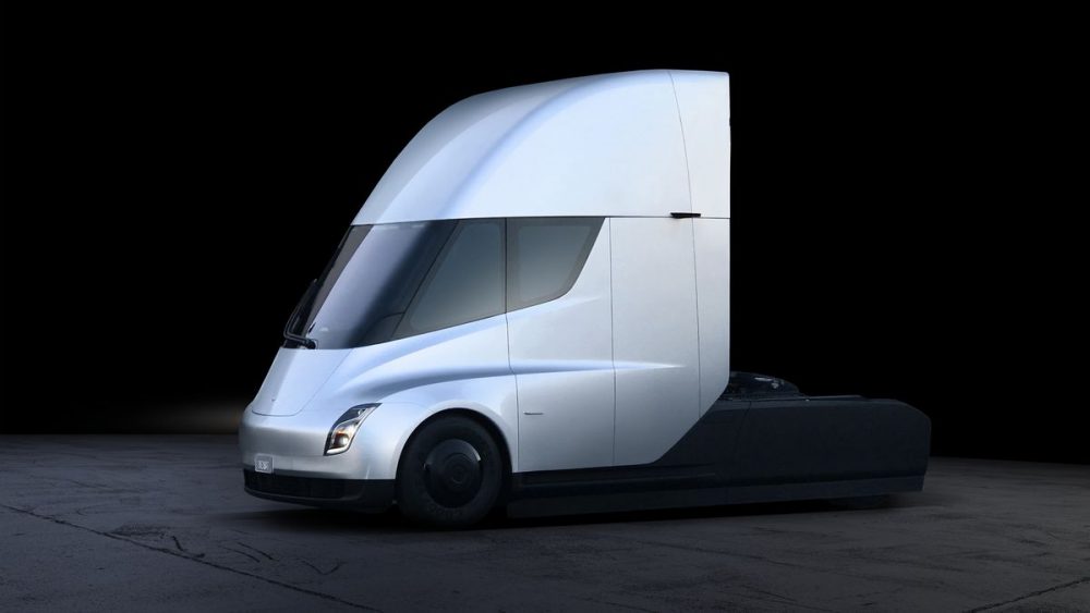 Tesla Semi впервые замечен на автомагистрали