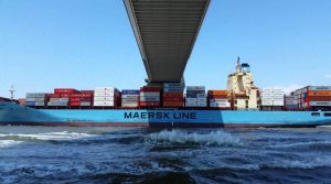 Maersk вирішив припинити роботу з вантажами росіян, які потрапили під санкції США