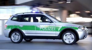 Дорожня банда в поліцейській формі грабує далекобійників у Німеччині