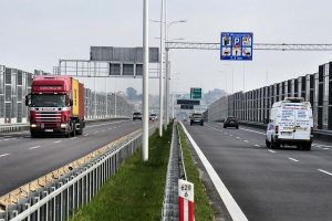 Бюрократія заважає полякам відремонтувати українські дороги