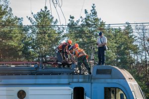 Пошкоджену ділянку залізниці у Дніпрі відновлено, рух незабаром відновлять