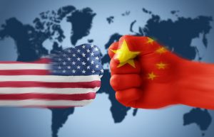 Торгова війна між США та Китаєм змушує морських перевізників згортати сервіси