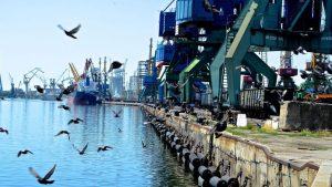 Обсяги перевалки вантажів портами України частково впали – але зросла кількість
