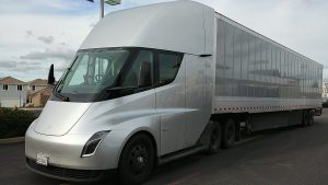 Щоб заспокоїти інвесторів, вантажівка Tesla проїхала кілька тисяч кілометрів в автономному режимі