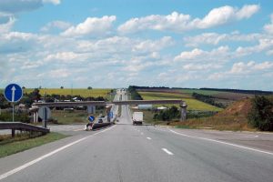 Укравтодор – лише чверть доріг України розраховані на вантажівки вагою до 34 тонн