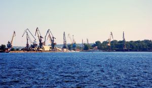 Днепрянский речной порт планирует переваливать удобрения