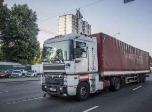 Жители столицы требуют запретить въезд грузовиков в город в часы пик