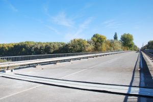 Рух транспорту Снов'янським мостом планують відкрити цими вихідними.