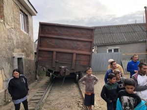 В Ужгороде посреди жилмассива сошел с рельсов грузовой поезд