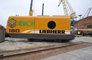 «Нибулон» на николаевской верфи монтируют 400-тонный кран Liebherr