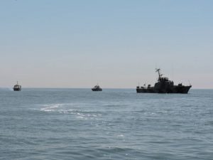 Прохода через Керченский пролив в порты Мариуполь и Бердянск ждут 17 судов