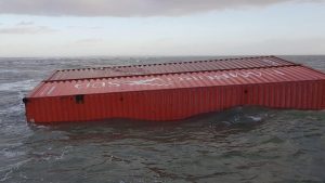 У Північне море з судна змило 270 контейнерів, зокрема з отрутохімікатами