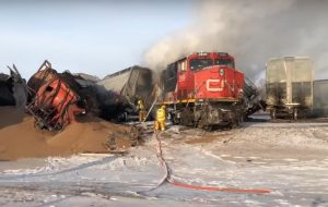 В Канаде потерпел крушение грузовой поезд с зерном