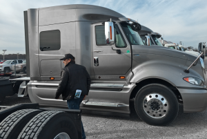 Walmart підвищує заробітну плату та вводить наставництво для водіїв вантажівок