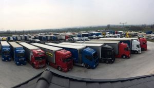 Парковки для вантажних автомобілів, що охороняються в Німеччині
