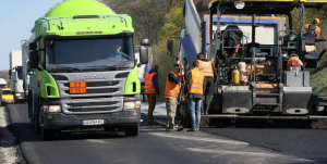 Омелян: На ремонт дорог из бюджета выделят 300 млрд. грн