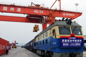 Зі Швеції до Ганьчжоу прибув контейнерний поїзд з деревиною