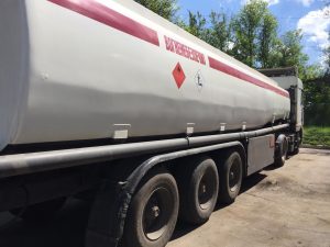 Податківці конфіскували у мешканця Костянтинівки вантажівка та 38 тонн бензину