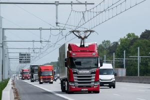 В Германии открыли первый электрический автобан для грузовиков
