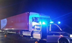 В Германии дальнобойщики совместно с полицией остановили неуправляемую фуру