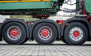 ADAC TruckService: Как защитить себя от повреждения шин летом