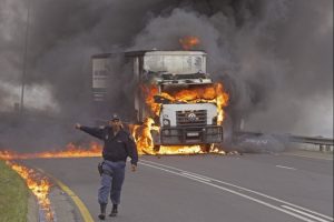 Тяжелые трудовые будни дальнобойщиков в Южной Африке
