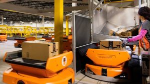 Amazon запускает новых роботов-помощников в центрах обработки заказов