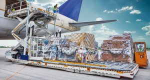 Обсяги вантажних авіаперевезень у Європі падають сьомий місяць поспіль