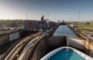 Перевізники просять Панамський канал перенести дату запровадження нових тарифів за прохід суден