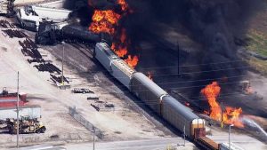 У США після аварії вантажного поїзда було оголошено масову евакуацію населення