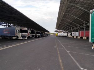 У Франції виявилося паркування для вантажівок, яке можна наводити як приклад