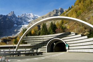 В Европе с понедельника временно закроют два тоннеля