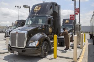 UPS закупит рекордную партию газовых грузовиков для сокращения вредных выбросов