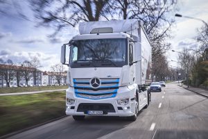 Mercedes определился с производством электрического грузовика eActros