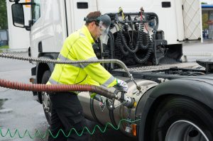 Привод грузовика будущего: электричество против газа