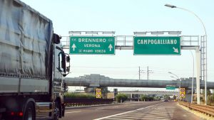 Италия собирается строить на границе пункты проверки технического состояния грузовиков
