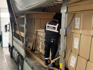 Українські прикордонники знайшли в одній із вантажівок майже 400 кг героїну