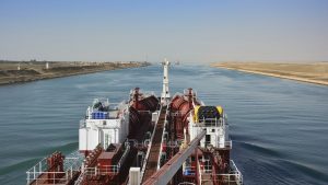 Адміністрація Суецького каналу дозволила судам використовувати високосірчисте паливо, але заборонила скрубери