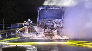 В Германии из-за сгоревшего грузовика возникли проблемы с движением на трассе A9