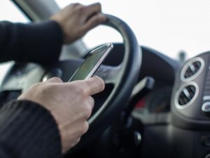 Італія посилює покарання за користування телефоном під час водіння