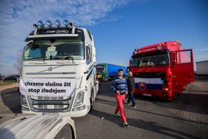 Словацкие перевозчики заблокировали границу и проезд в нескольких городах
