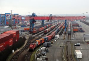 У Німеччині запустили новий контейнерний потяг, щоб розвантажити під'їзди до портів