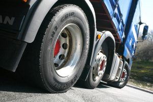 ЄБА виступила проти тимчасових обмежень руху вантажівок
