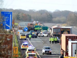 Водитель грузовика признал себя виновным в гибели учителя и подростка в аварии на трассе М58 в Британии