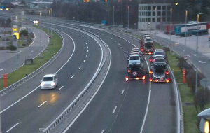 В Швейцарии три грузовика пытались избежать контроля оригинальным способом