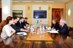 Министр инфраструктуры Украины встретился с послом Германии