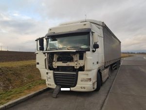 Инспекторы в Польше задержали грузовик с эмулятором AdBlue, из двигателя которого вытекало масло