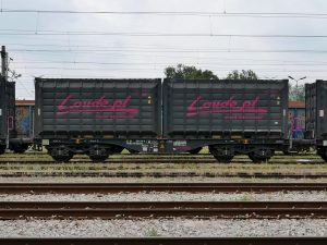 Польський оператор планує перевести частину транзитних автоперевезень через країну на залізницю